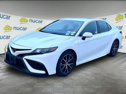 Used 2023 Toyota Camry SE FWD image 2