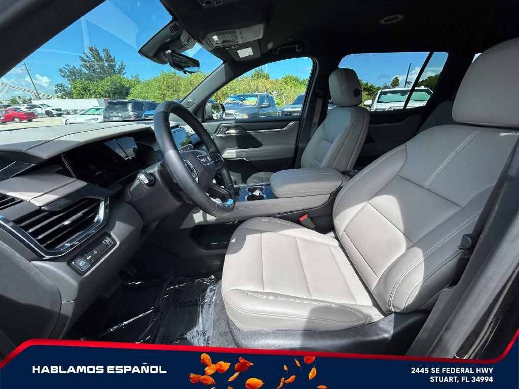 Used 2026 GMC Acadia Elevation w/ Elevation Premium Package FWD image 10