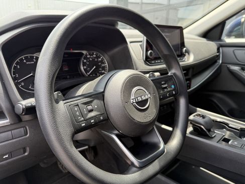 Used 2024 Nissan Rogue SV FWD image 12