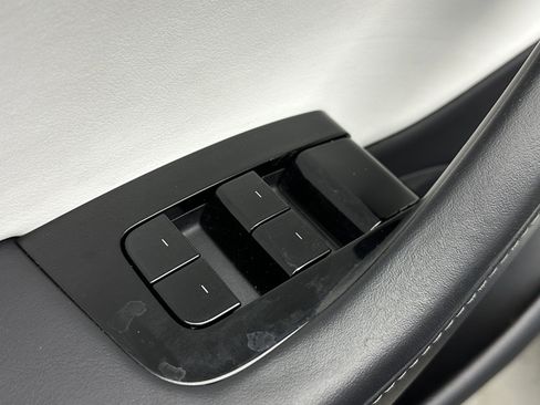 Used 2020 Tesla Model 3 Standard Range Plus image 11