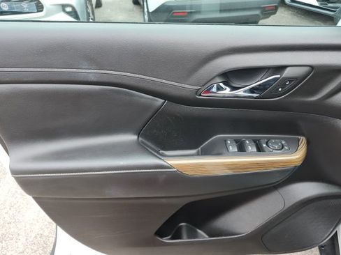 Used 2023 GMC Acadia SLE image 15