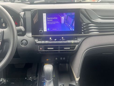 Used 2025 Toyota Camry LE image 18