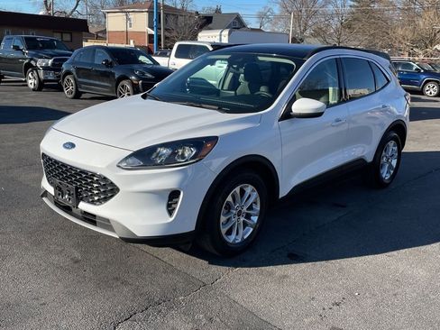 Used 2020 Ford Escape SE image 2