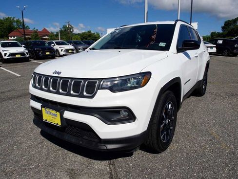 Used 2022 Jeep Compass Latitude AWD/4WD image 1