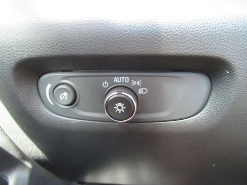 Used 2023 Chevrolet Traverse Premier FWD image 24