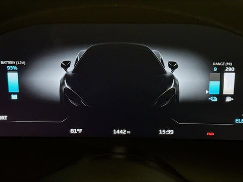 Used 2025 McLaren Artura Spider RWD image 12