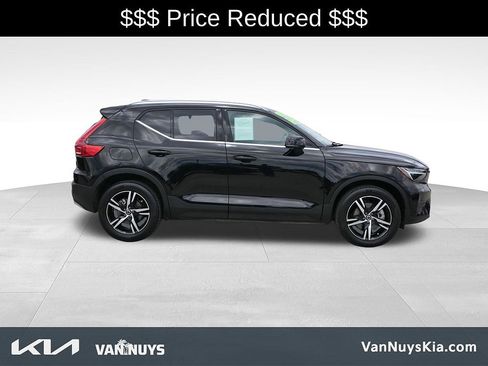 Used 2025 Volvo XC40 B5 Core AWD/4WD image 32