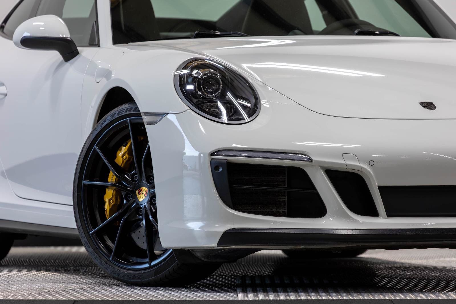 Used 2019 Porsche 911 Carrera GTS RWD image 3
