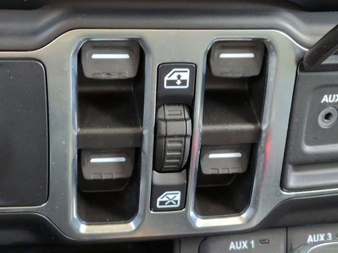 Used 2021 Jeep Gladiator Sport image 27