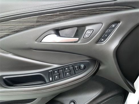 Used 2017 Buick Envision Essence image 24