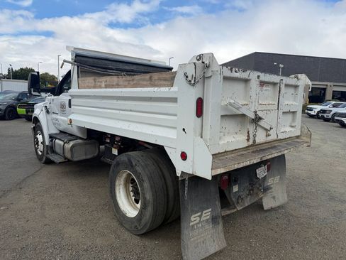 Used 2022 Ford F750 2WD Regular Cab Super Duty image 3