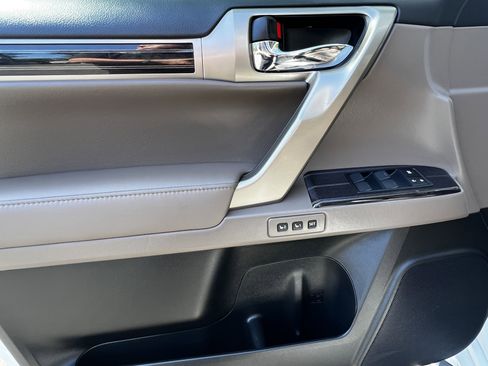 Used 2020 Lexus GX 460 Luxury w/ Accessory Package image 13