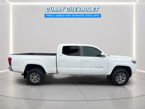 Used 2018 Toyota Tacoma SR5 AWD/4WD image 14