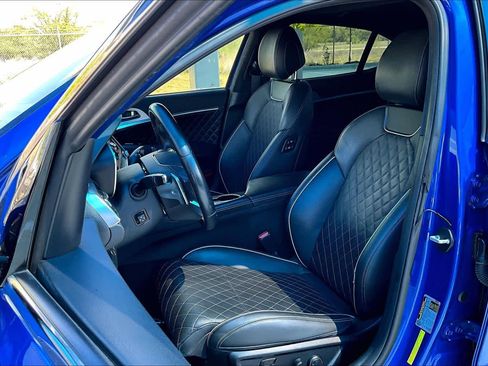 Used 2019 Genesis G70 2.0T Advanced w/ Sport Package image 8