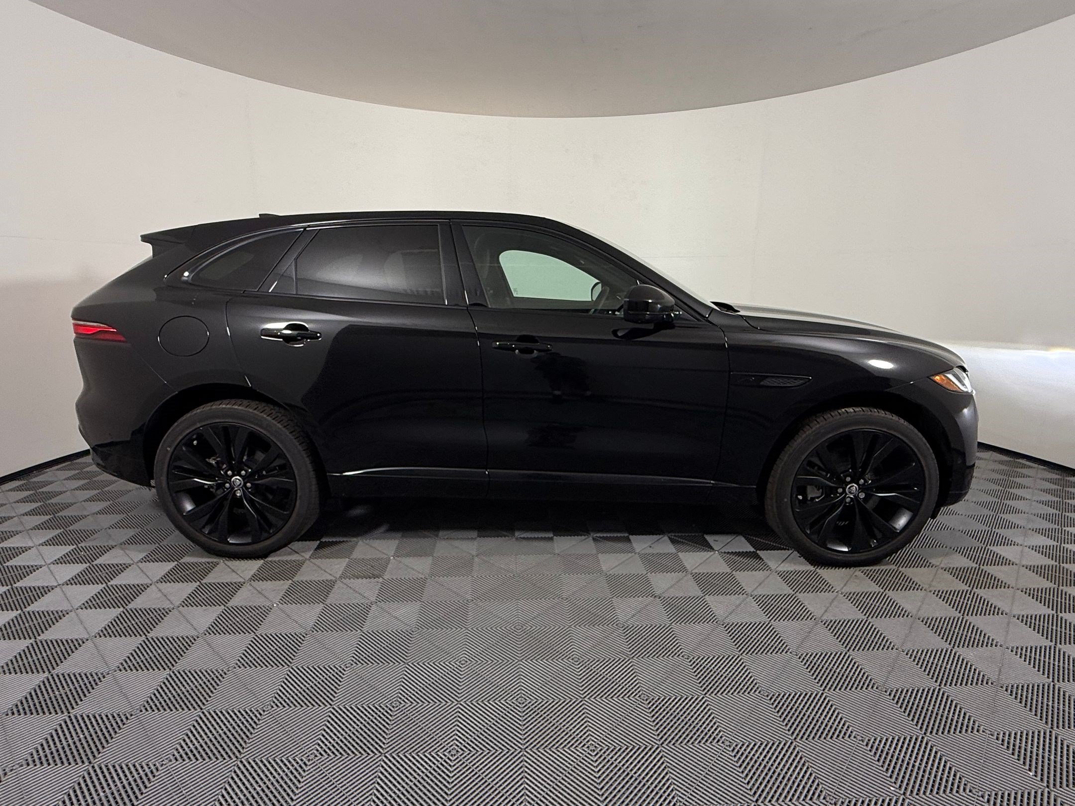 New 2026 Jaguar F-PACE R-Dynamic S AWD/4WD image 8