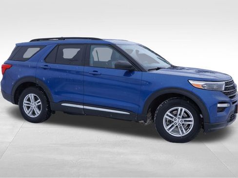 Certified 2022 Ford Explorer XLT w/ Equipment Group 202A image 3