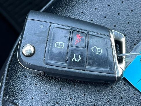 Used 2021 Volkswagen Tiguan SE R-Line image 32