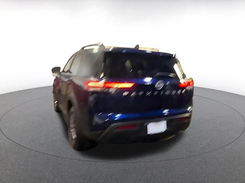 Used 2025 Nissan Pathfinder SV image 11