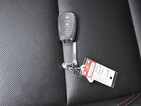 Used 2024 Chevrolet Trax RS FWD image 28
