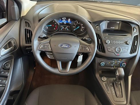 Used 2017 Ford Focus SE FWD image 27