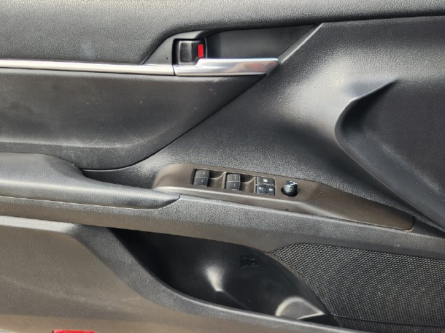 Used 2023 Toyota Camry SE FWD image 17
