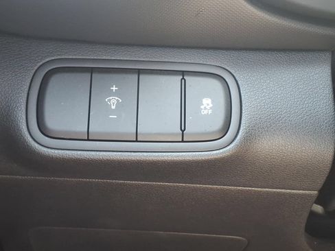 Used 2025 Hyundai Venue SE FWD image 18
