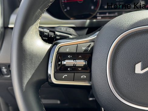 Certified 2022 Kia Sorento SX image 18