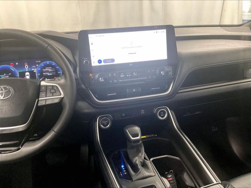 Used 2025 Toyota Grand Highlander Hybrid Nightshade Edition image 19