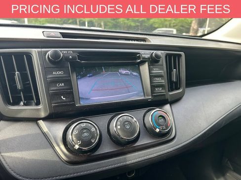 Used 2018 Toyota RAV4 LE FWD image 11