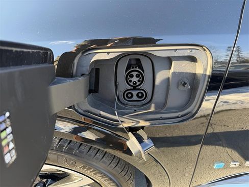 Used 2025 Chevrolet Equinox EV LT image 18