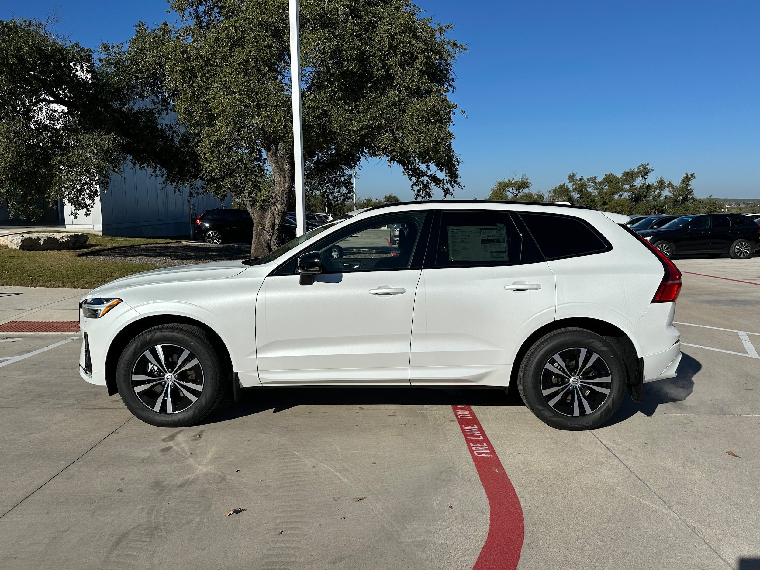 Used 2025 Volvo XC60 B5 Core w/ Protection Package Premier AWD/4WD image 3