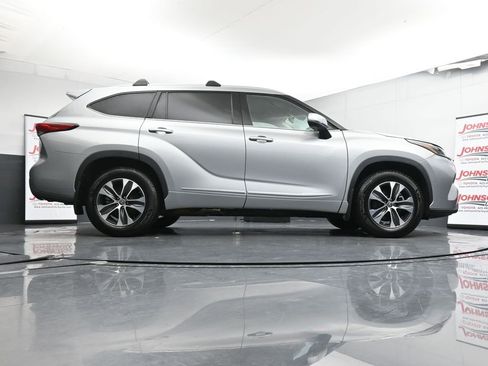 Used 2022 Toyota Highlander XLE image 45
