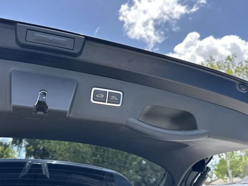 Certified 2025 Kia Sorento SX Prestige w/ Sage Leather Package AWD/4WD image 13