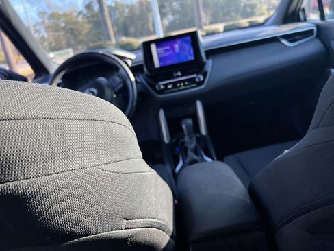 Used 2024 Toyota Corolla Cross SE image 31