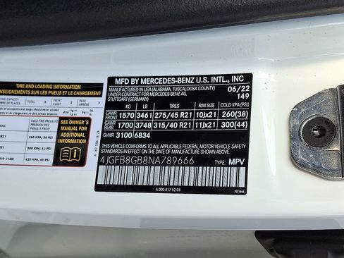 Certified 2022 Mercedes-Benz GLE 580 4MATIC w/ Night Package image 28