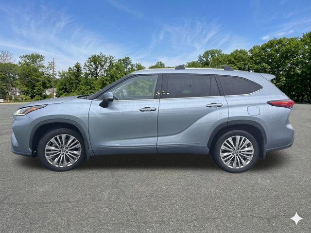 Used 2023 Toyota Highlander Platinum AWD/4WD image 16