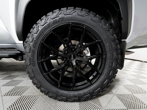 Used 2025 Toyota 4Runner TRD Off-Road image 34