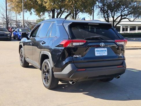 Used 2021 Toyota RAV4 XLE AWD/4WD image 7