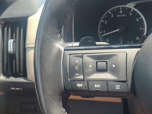 Used 2023 Nissan Pathfinder SL AWD/4WD image 17
