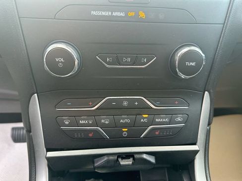 Used 2019 Ford Edge SEL AWD/4WD image 39