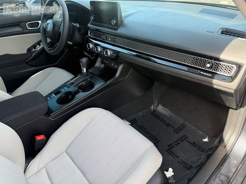 Used 2023 Honda Civic LX image 31