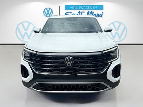 Certified 2024 Volkswagen Atlas Cross Sport SE FWD image 2