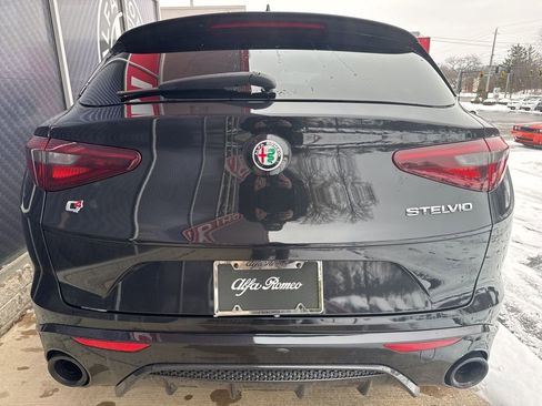 Used 2023 Alfa Romeo Stelvio Veloce image 9