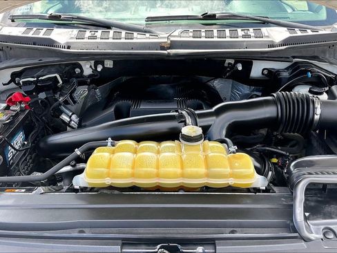 Used 2019 Ford F150 Lariat w/ Equipment Group 501A Mid AWD/4WD image 31
