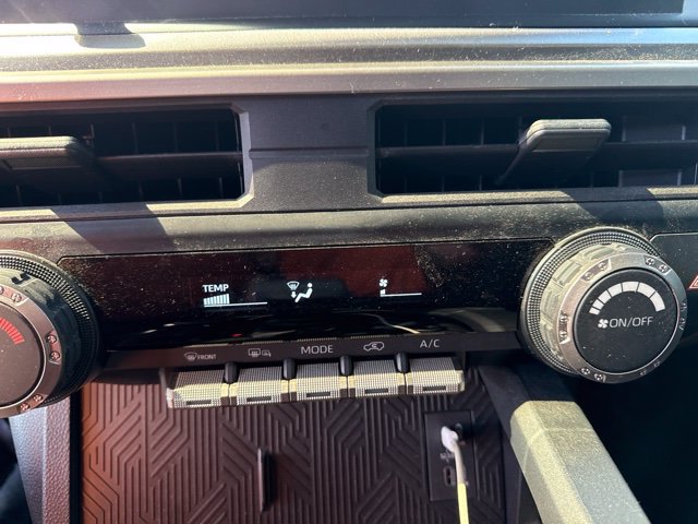 Used 2025 Toyota 4Runner SR5 AWD/4WD image 17