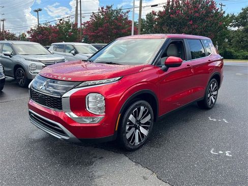 New 2025 Mitsubishi Outlander SE image 7