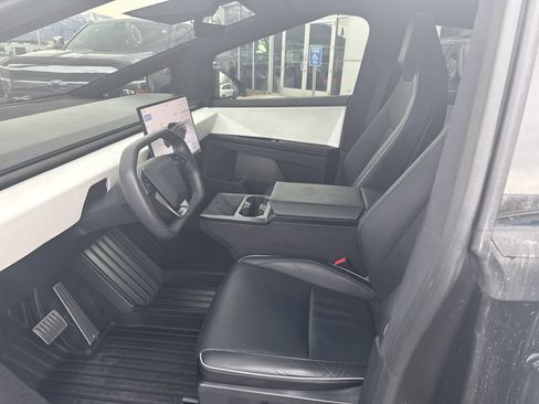 Used 2024 Tesla Cybertruck AWD Crew Cab image 10