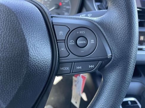 Used 2025 Toyota Corolla LE image 33