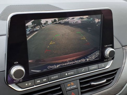 Used 2024 Nissan Altima 2.5 SV image 21