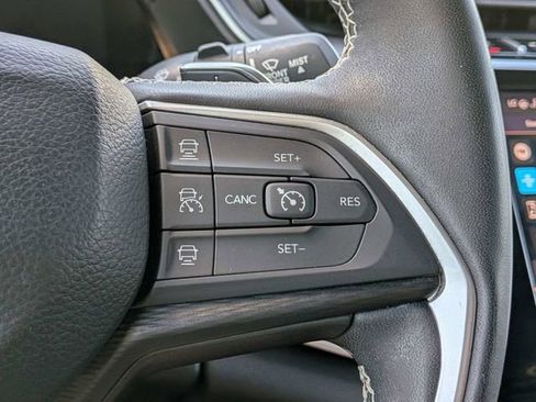 Used 2024 Jeep Grand Cherokee Altitude AWD/4WD image 27